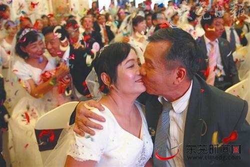 东莞凤岗母亲节当天办中老年集体婚礼