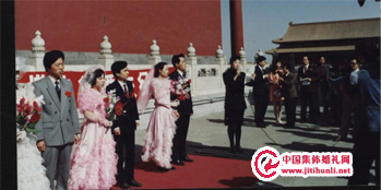 1994年——天安门广场“国旗下的婚礼”