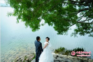丽江集体婚礼新人可以享受两种摄影模式