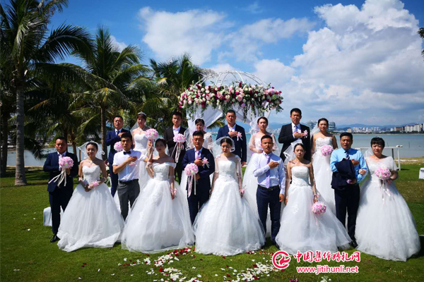 中秋佳节送祝福： 正在参加“浪漫天涯” 三亚集体婚礼的新人们